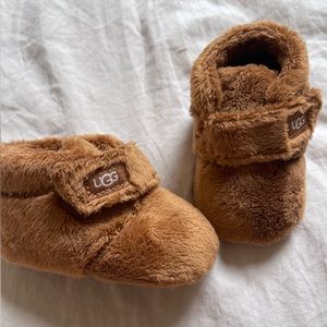 UGG Unisex-Child Bixbee Ankle Boot